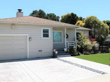 Main picture of 2 Olive Ct