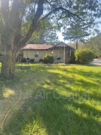 Main picture of 5755 N Armstrong St