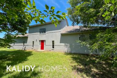 Main picture of 900 N Harrah Rd