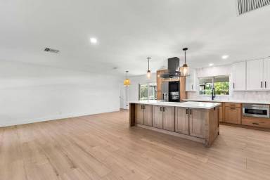 Main picture of 10 Splitrail Cir