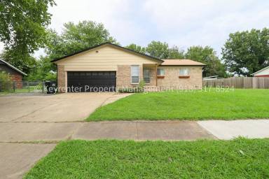 Main picture of 11621 N 103rd East Ave