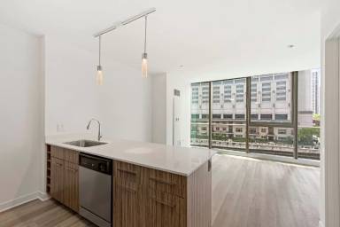Main picture of 347 W Wolf Point Plz