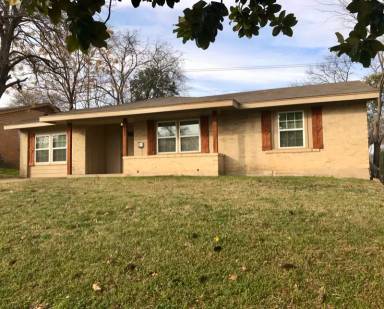 Main picture of 451 Bluewood Dr