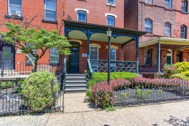 Main picture of 4047 Locust St