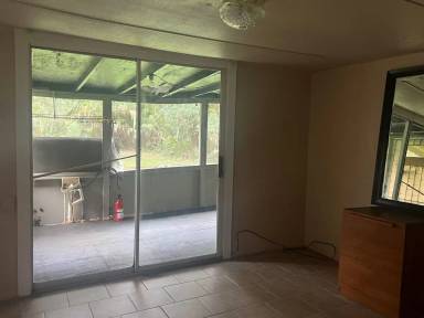 Main picture of 925 Michigan St