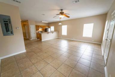 Main picture of 1521 Russell St