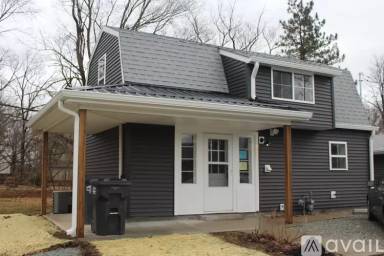 Main picture of 315 Adams St