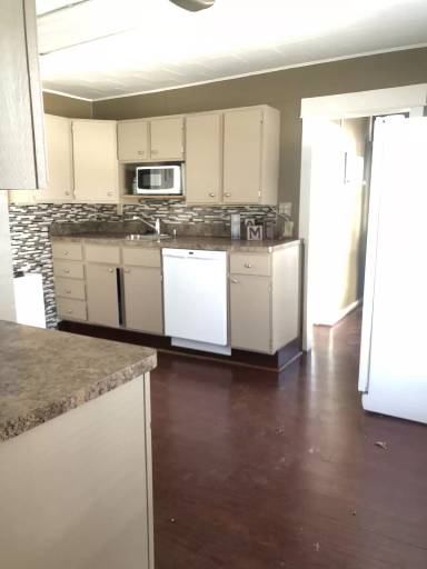 Main picture of 1703 S Market St