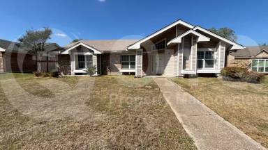 Main picture of 1517 Yorkshire Dr