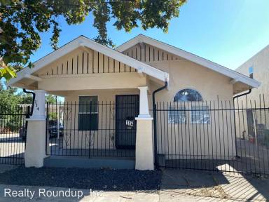 Main picture of 114 E 4th St