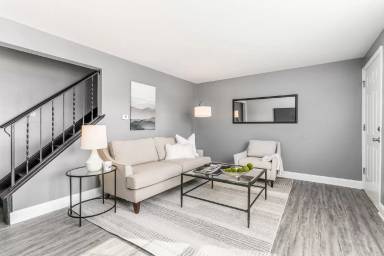 Main picture of 1462 Elaine Rd
