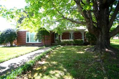 Main picture of 780 Greenland Ave