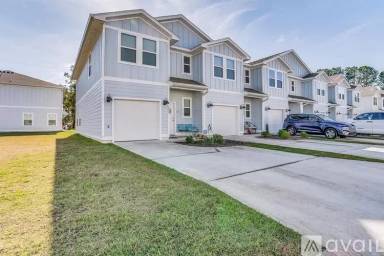 Main picture of 1008 McLaren Cir