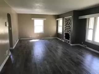 Main picture of 323 E Louise St