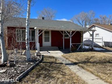Main picture of 327 Jefferson St