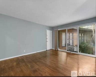 Main picture of 2131 N Cahuenga Blvd