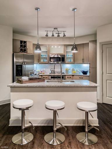 Main picture of 1011 Studemont St