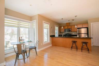 Main picture of 54 Bay State Rd