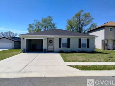 Main picture of 170 Pin Oak Ct