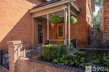 Main picture of 758 S Pearl St