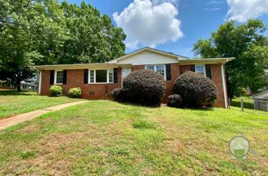 Main picture of 501 Farmington Rd