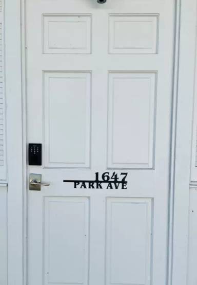 Main picture of 1647 Park Ave