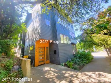 Main picture of 2306 SE Clinton St