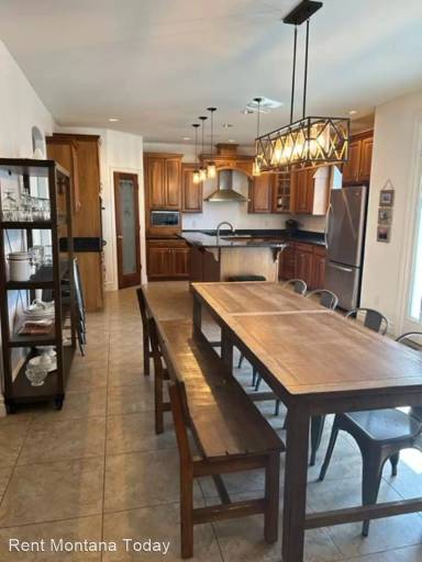 Main picture of 2450 Lydia Ln