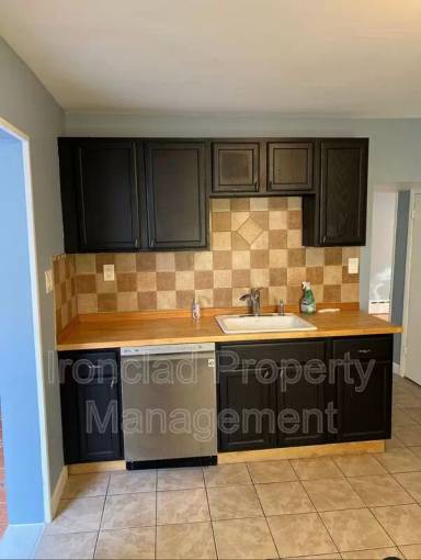 Main picture of 176 Edwards St