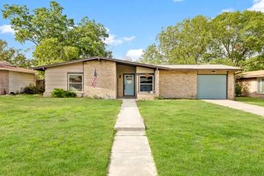 Main picture of 534 Cicero Dr