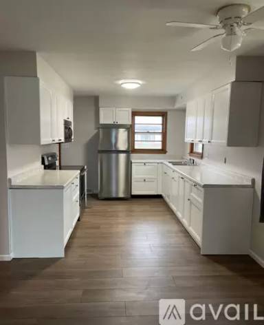 Main picture of 1360 E Ave