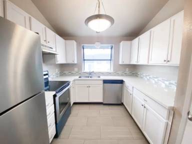 Main picture of 1313 W James St