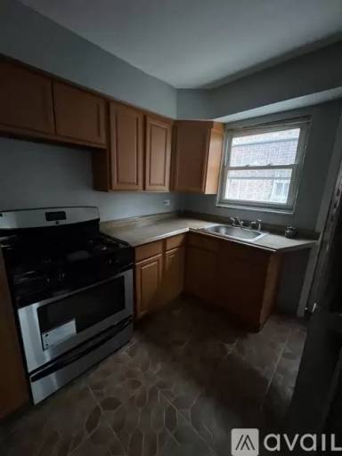Main picture of 760 Warwick St
