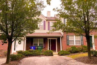 Main picture of 425 Tall Oak Blvd