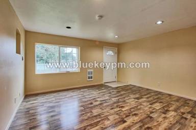 Main picture of 140 NE 156th Ave
