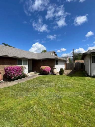 Main picture of 5531 SW Lombard Ave