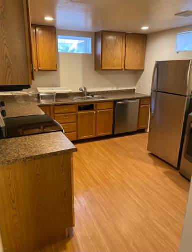 Main picture of 903 E Washington Ave