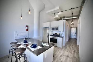Main picture of 296 Hoyt St
