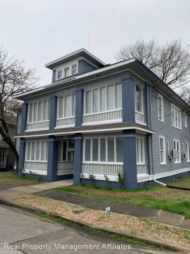 Main picture of 19 Hyde Park Blvd