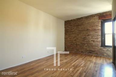 Main picture of 3001 N Broadway St