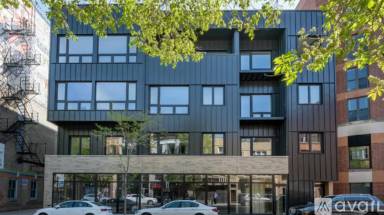 Main picture of 2317 N Clark St