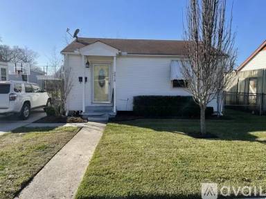 Main picture of 2416 Fenelon St