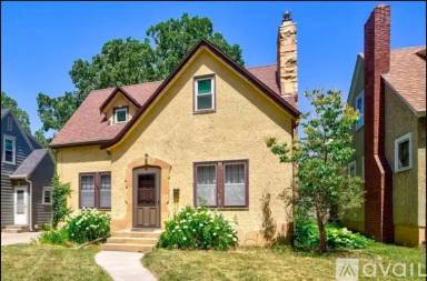 Main picture of 814 Nicollet Ave