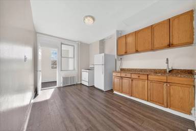 Main picture of 74 Oak St
