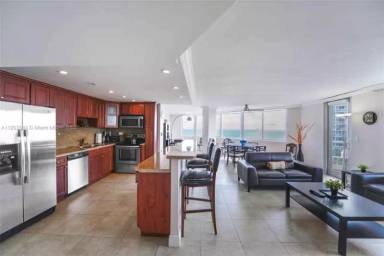 Main picture of Burleigh house condo