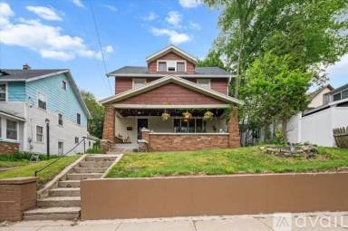 Main picture of 1015 Watkins St SE