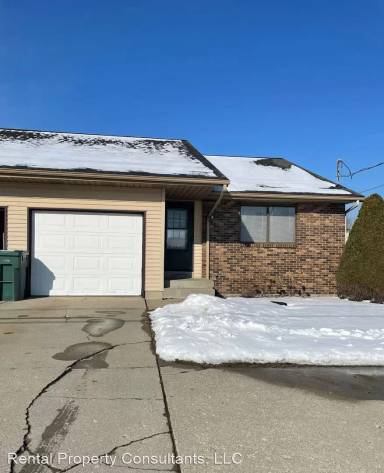 Main picture of 2349 Baldwin St