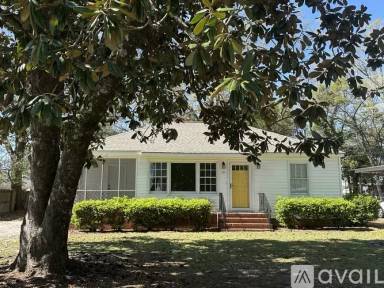 Main picture of 25 Carmel Dr