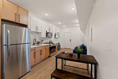Main picture of 900 N 41st St