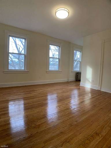 Main picture of 113 N Macquesten Pkwy